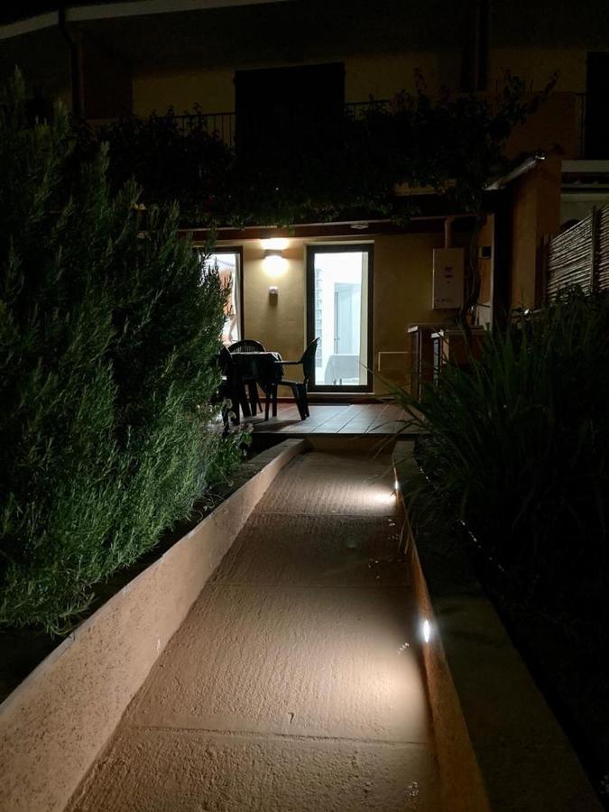 Bilocale Con Giardino Olbia Mare Apartamento Exterior foto